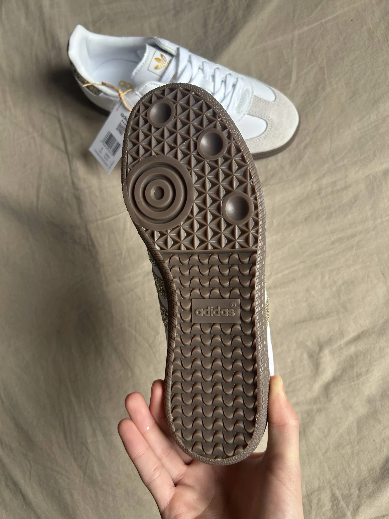 Adidas Samba met gouden pailletten 🤍💛 – photo 5